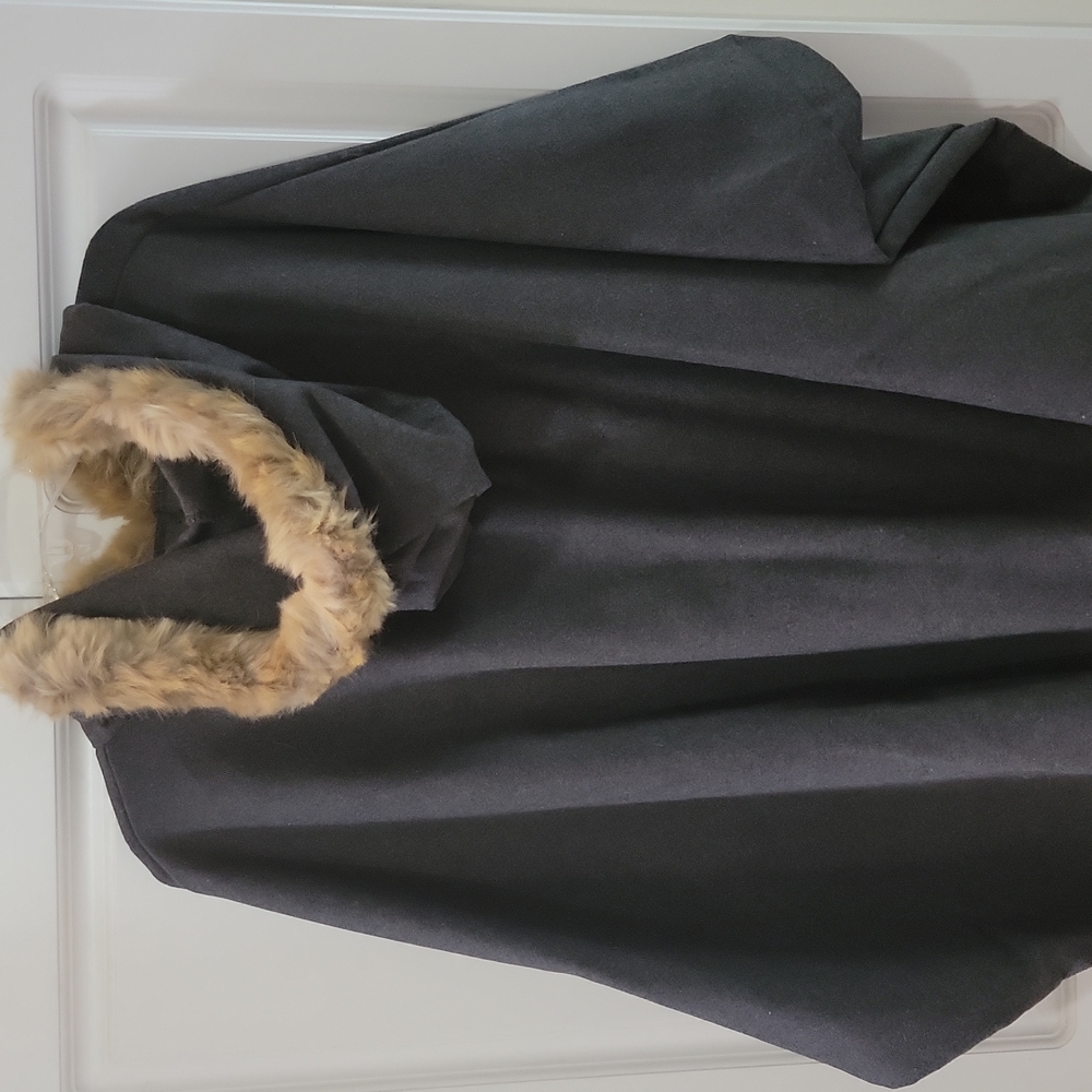 Poncho - Picture 7 of 8
